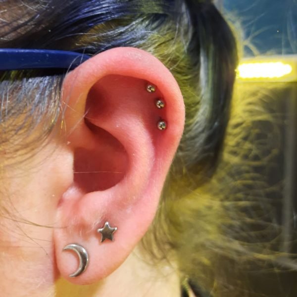 ohr piercing frau
